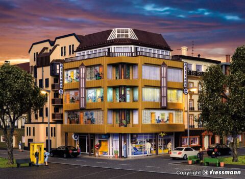 Cladire oras cu mansarda