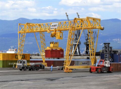 Macara pentru containere DEMAG